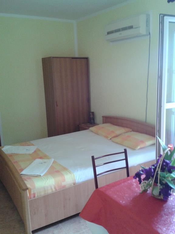 Guesthouse Lautasevic Petrovac Exterior photo